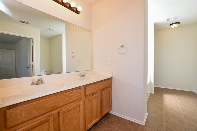 Building Photo - 19014 Prairie Bluff Dr