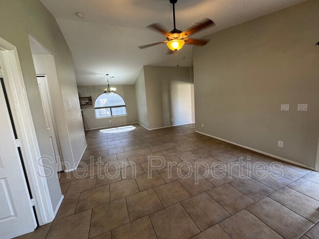Building Photo - 15828 W Latham St