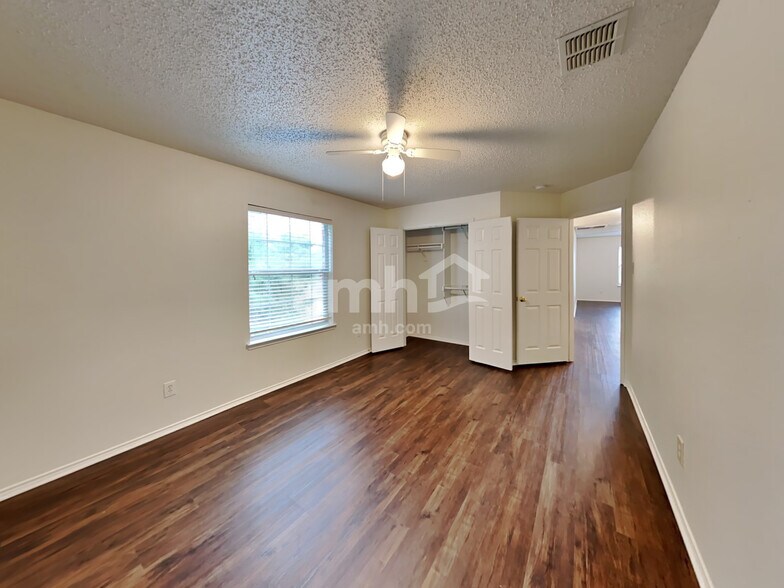 Building Photo - 2863 Deer Ridge Dr