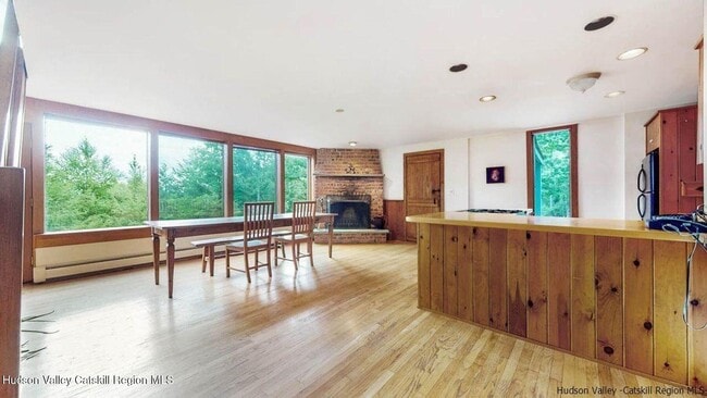 Building Photo - 376 Abbey Rd