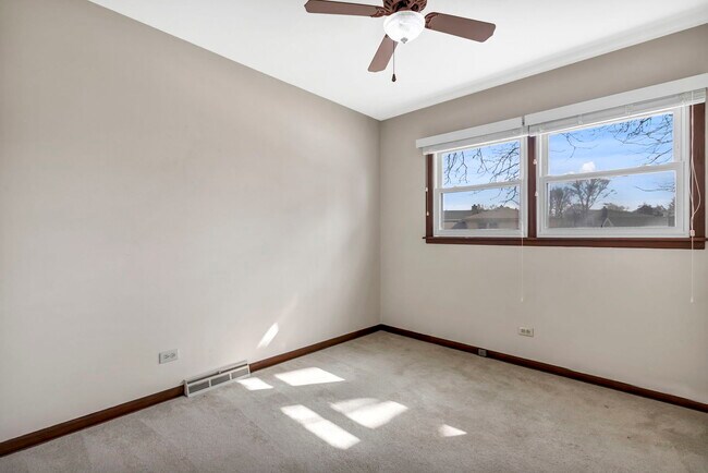 Building Photo - 9230 N Callero Dr
