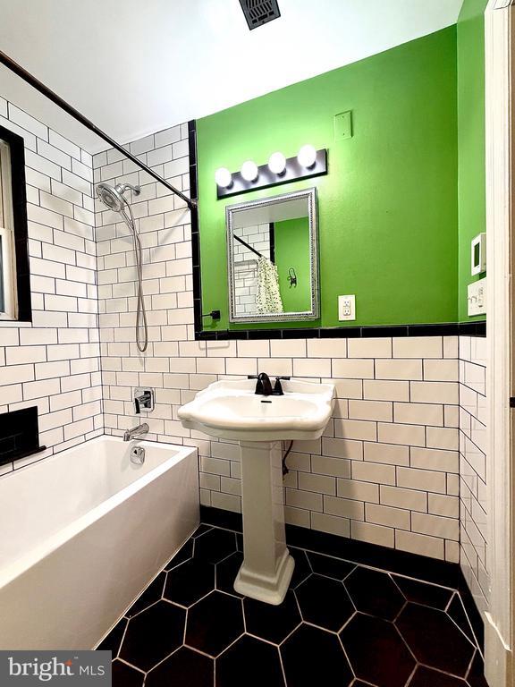 Building Photo - 1412 A St SE