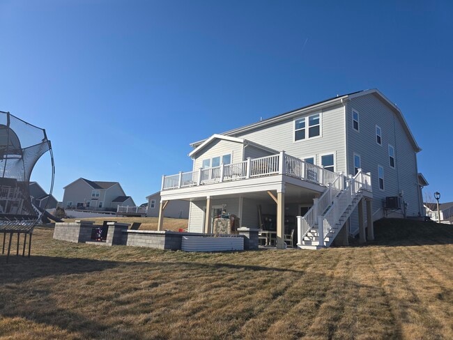 Building Photo - W240N5649 Holly Ct