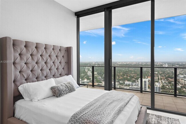 Building Photo - 1000 Brickell Plaza