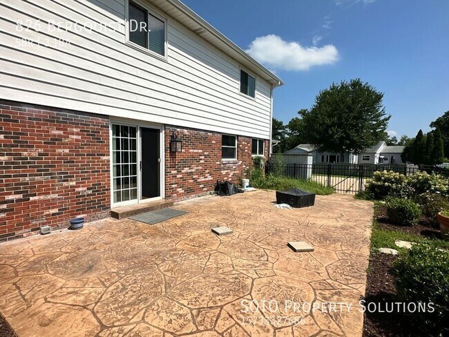 Building Photo - 826 Bergquist Dr