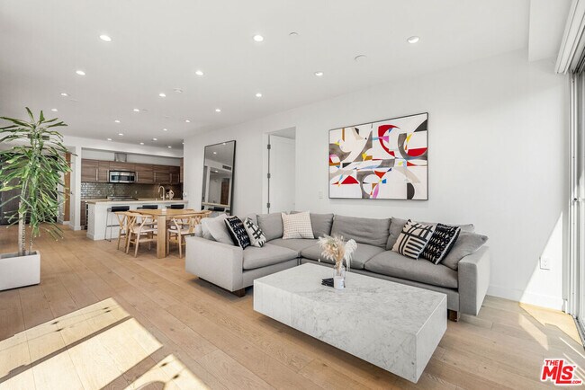 Building Photo - 855 Croft Ave