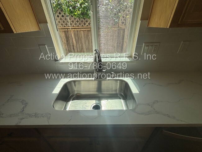 Building Photo - West Roseville LongMeadow 2 Gated, Single ...