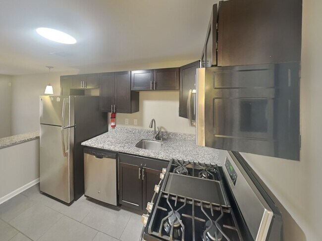 Building Photo - Lantern Square Apartments-B5