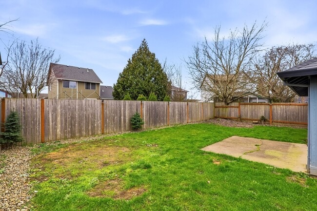 Building Photo - Beautiful 3 Bedroom, 2 Bath Home with Open Concept & Spacious Backyard