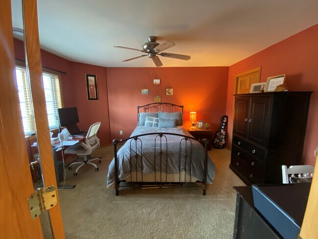 Building Photo - 281 Oconomowoc Pkwy