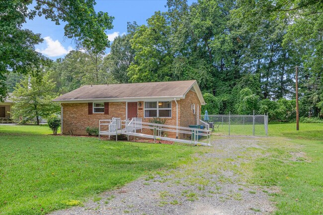 Building Photo - 210 Parthenia Dr