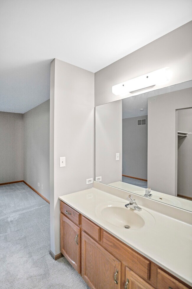 Building Photo - 737 Candleridge Ct