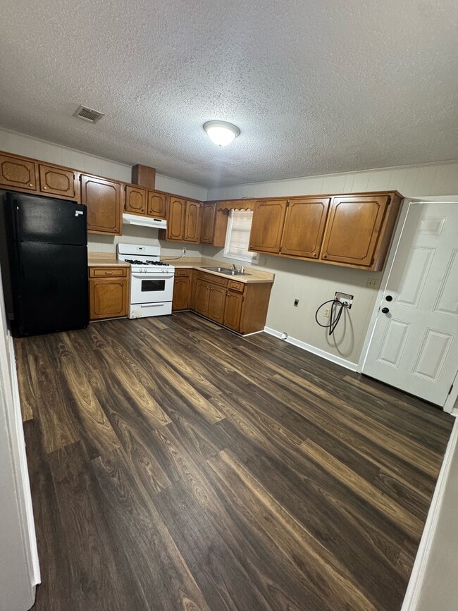 Building Photo - 101 Dorman Ave