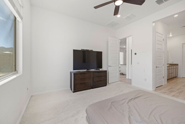 Building Photo - 17617 S Ridgerunner Dr