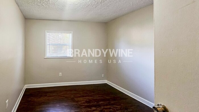 Building Photo - 2610 E Annie St