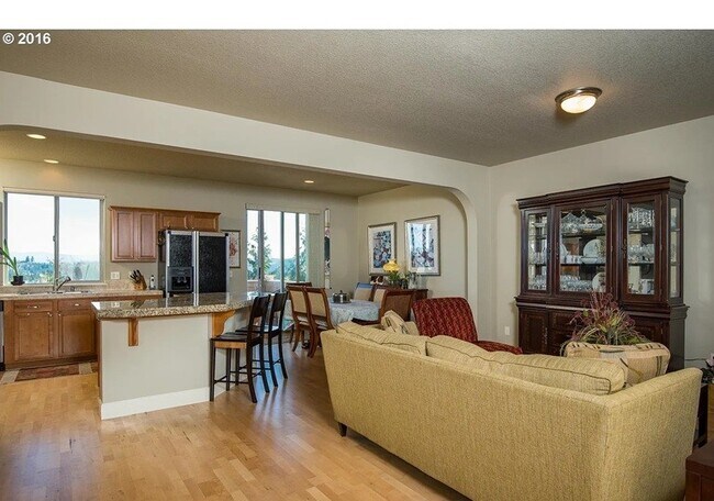 Building Photo - 13392 SE Autumnwood Ln