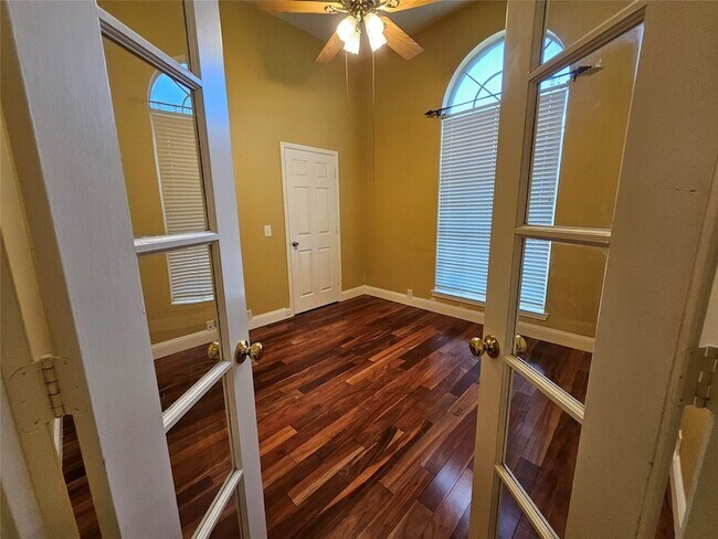Building Photo - 2813 Gulf Breeze Ct