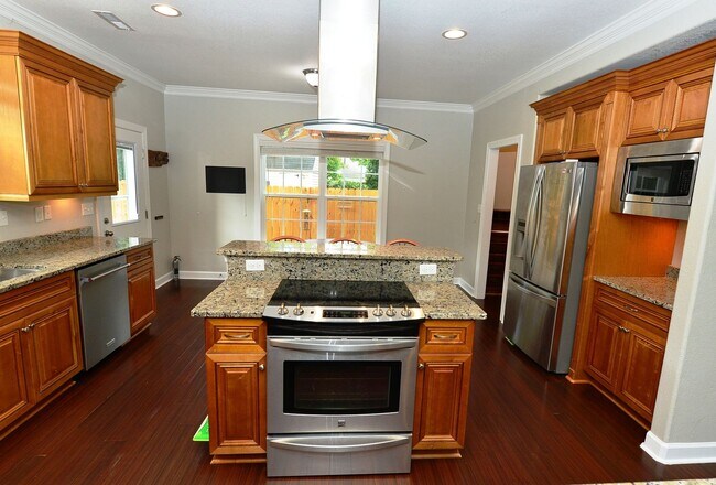 Building Photo - Just a few miles from NOB Navy Base and Ba...