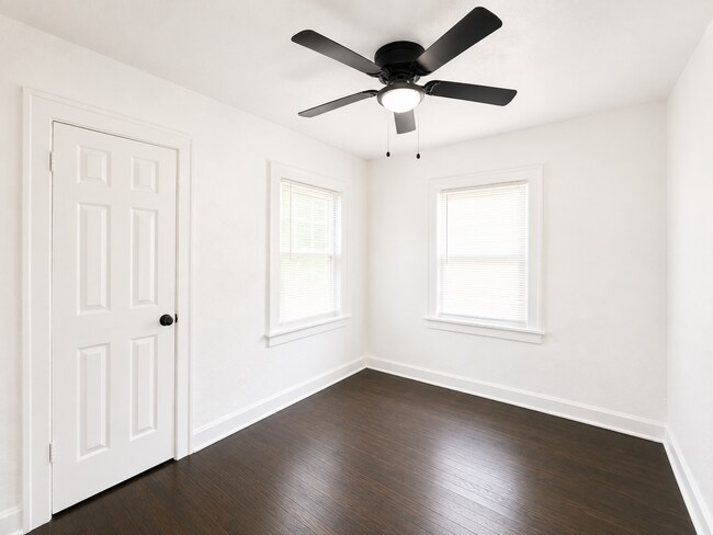 Building Photo - Charming 3 Bed, 2 Bath Home with Detached 2-Car Garage