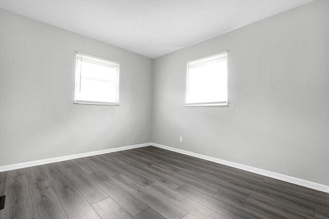 Building Photo - Newly Updated 3 Bedroom Home with Garage &...