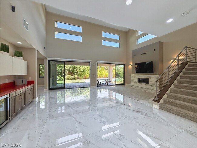 Building Photo - 2 Sugarberry Ln