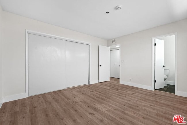 Building Photo - 1031 N Laurel Ave