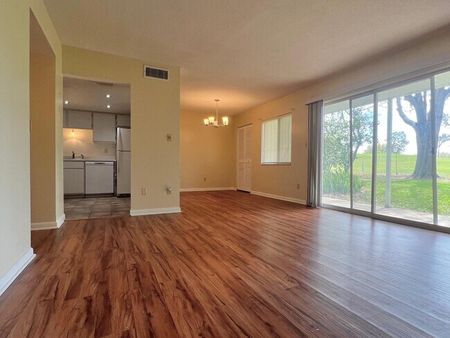 Building Photo - Charming 2-Bedroom Apartment Home in The Fairways – Silver Springs Shores