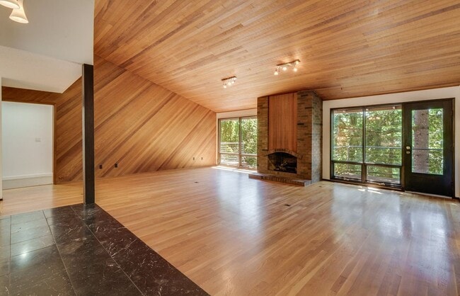Building Photo - 4Bed, 3Bath Home in West Slope / Raleigh H...