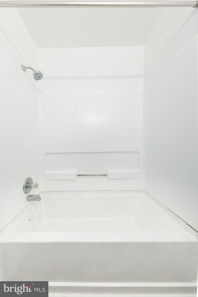 Building Photo - 905 19th St NE