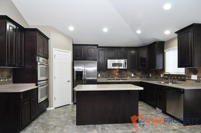 Building Photo - 6332 Spray Lake Dr