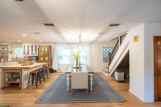 Building Photo - 3276 Shannon Lakes Dr N
