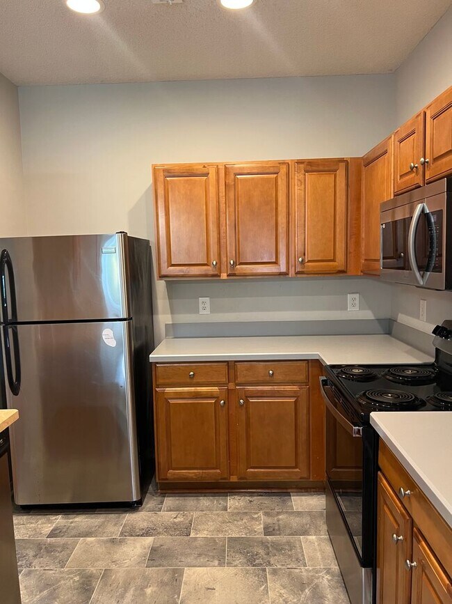 Building Photo - Spacious 3BR/3BA Townhome in Kiskadee Parke