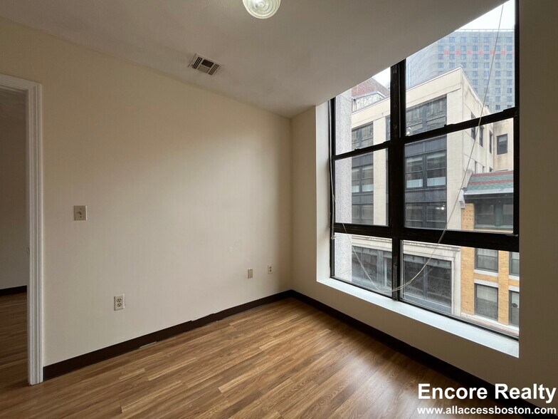 Building Photo - 11 Edinboro St