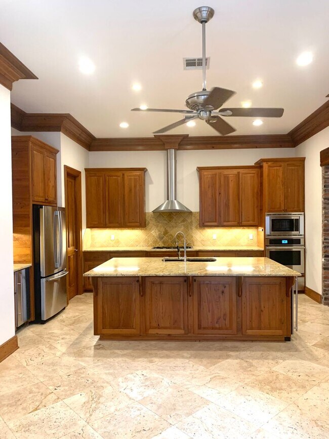 Building Photo - 2724 Bocage Lake Dr