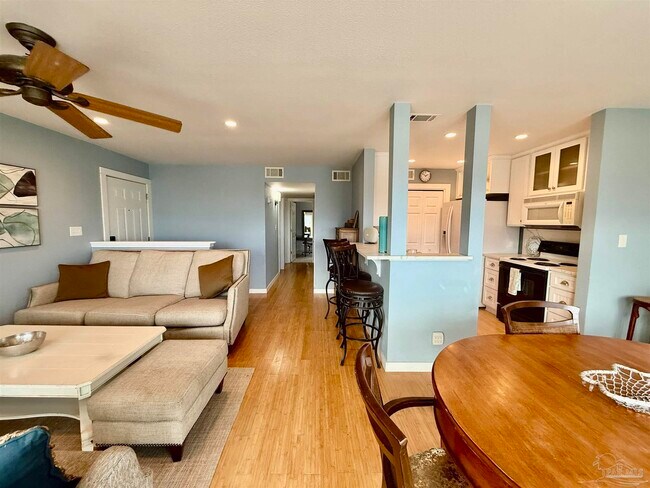 Building Photo - 200 Pensacola Beach Rd