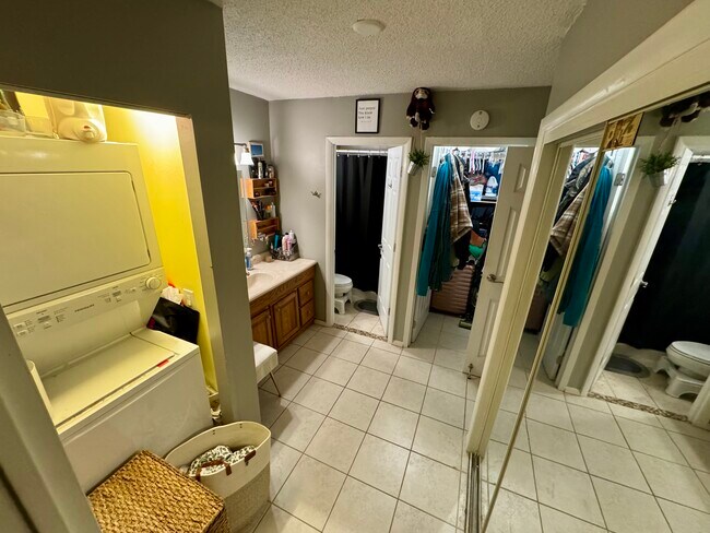 Building Photo - 236 N Derby Ave