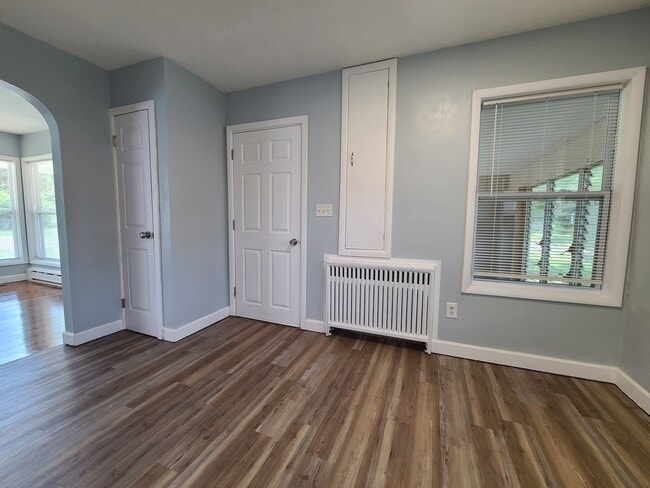 Building Photo - Spacious 4-Bed, 2-Bath Updated Home in Ben...
