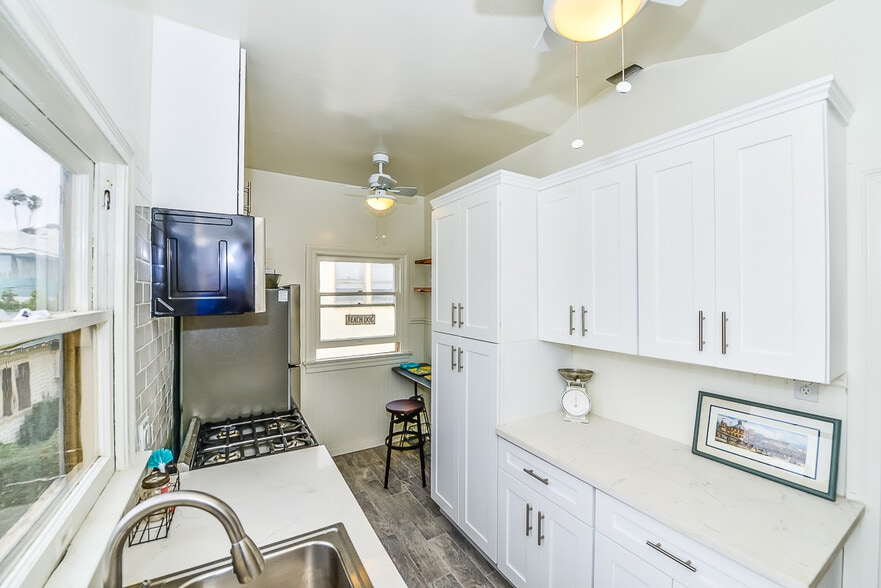 Building Photo - 237 Pacific St