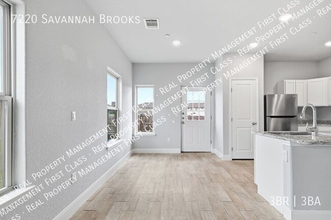 Building Photo - 7220 Savannah Brooks