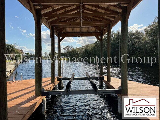 Building Photo - 1420 Flamingo Dr