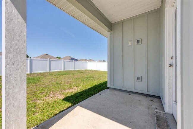 Building Photo - 210 Lyla Ln