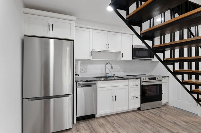 Building Photo - Charming 1BR Condo in Palm Bay