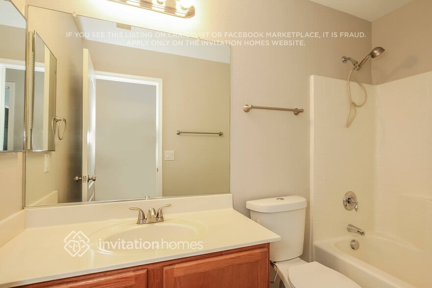 Building Photo - 15303 W Hope Dr