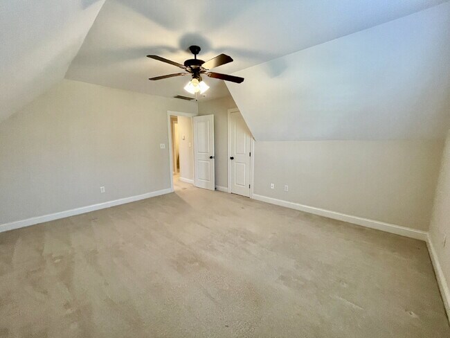 Building Photo - 4 Bed, 2 Bath Nest With Pool In Mariner's Pointe