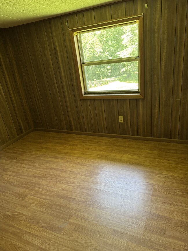 Building Photo - 145 Hillrise Dr