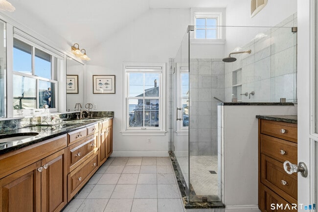 Building Photo - 5 Middle Beach Rd