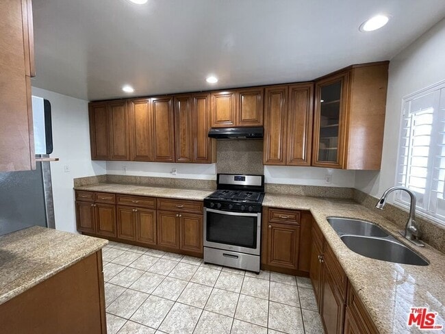 Building Photo - 5028 4th Ave