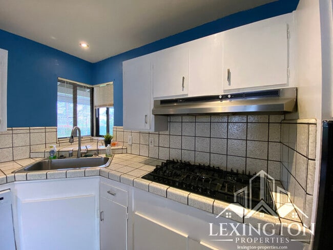 Building Photo - Beautiful, 3BD/2BA, Home available in Sacramento off Madison Ave. and Auburn Blvd.