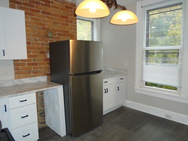 Building Photo - 2538 Ingleside Ave