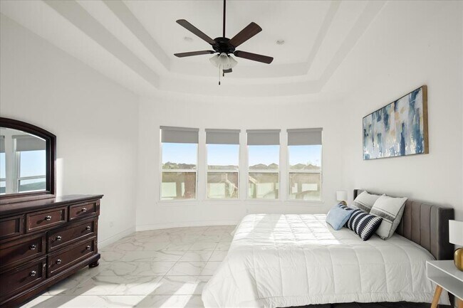 Building Photo - 913 Almeria Bend